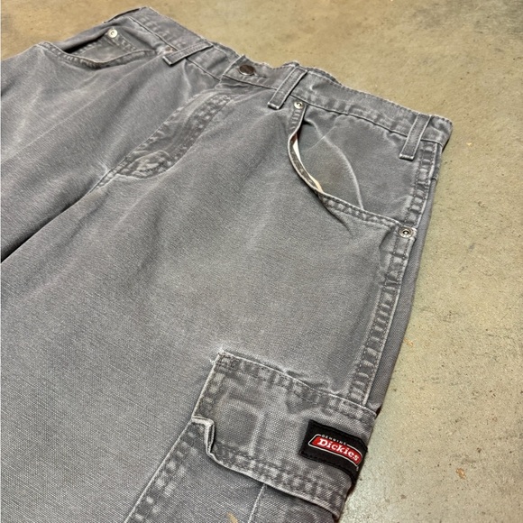 Dickies Grey Cargo Shorts - Picture 3 of 4